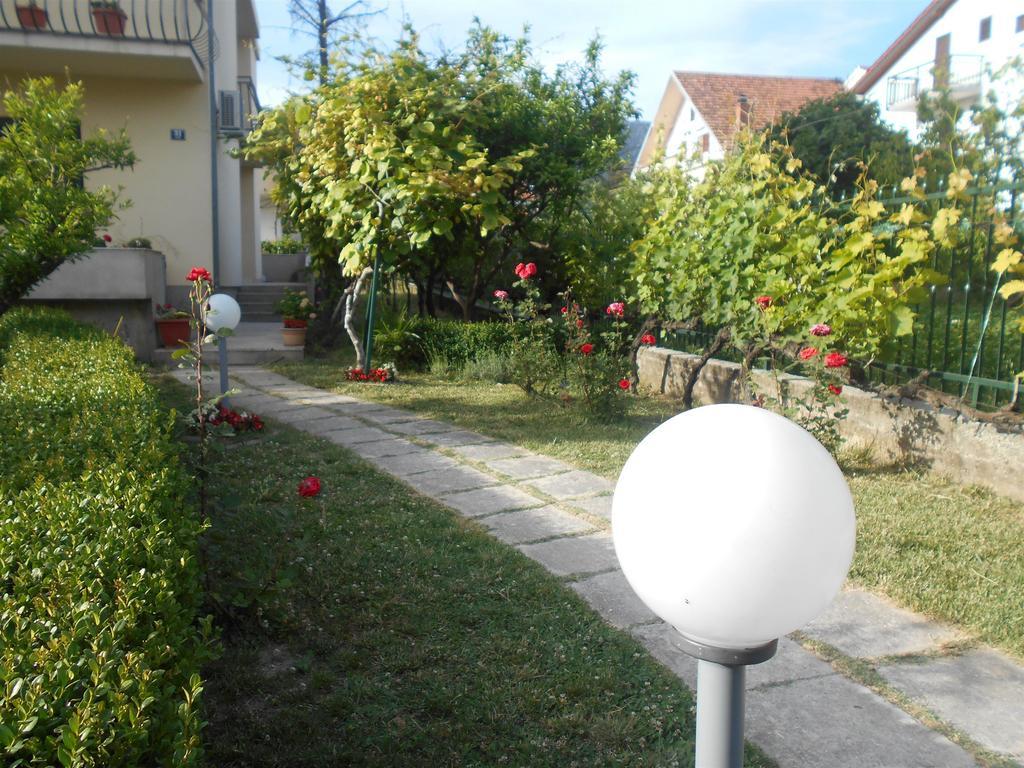 Apartment Cherry Kaštela Exteriör bild