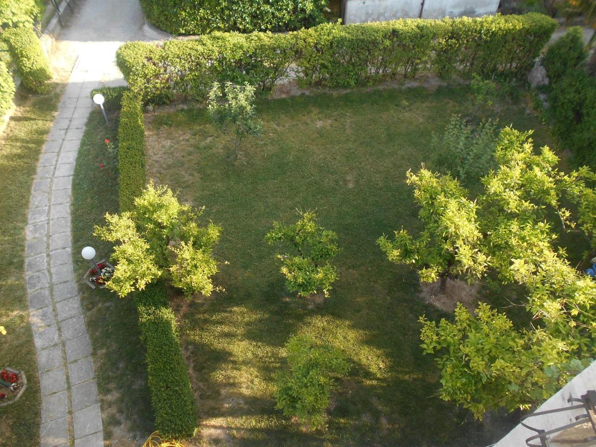 Apartment Cherry Kaštela Exteriör bild
